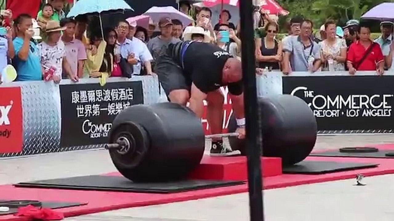 Strongman Lifts 442.5KG at Chinese Contest