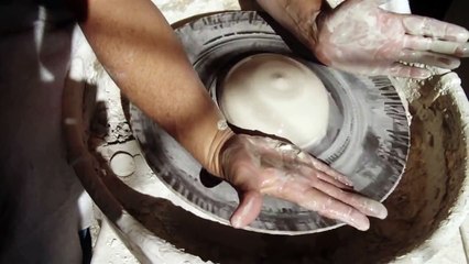 Master the Art of Centering Clay: A Beginner's Guide 🎨