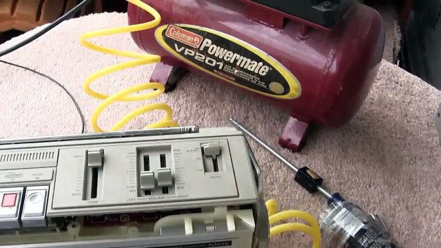 Deoxit Gold #5 How I apply or Spray Panasonic RX-5100 boombox Scratchy Sound to Clear