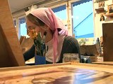 Jóvenes rusas aprenden antiguas técnicas de pintura religiosa
