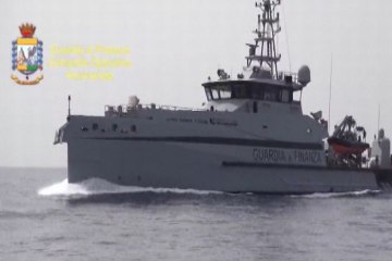 Arrestan al capitán y a otro miembro de la tripulación