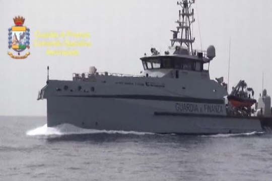 Arrestan al capitán y a otro miembro de la tripulación