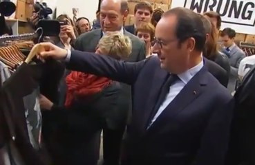 Un T-shirt à l’effigie de Jacques Chirac offert à François Hollande