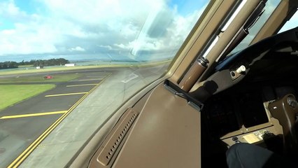 Boeing 777 takeoff - Cockpit view - HD