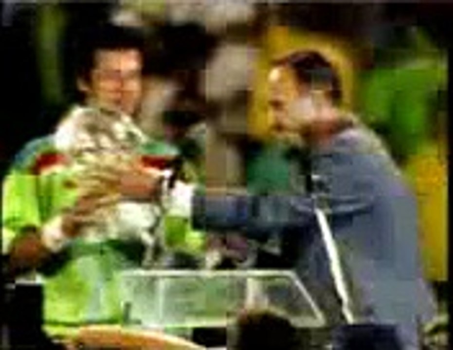 Imran Khan Threatening Nawaz Sharif - Tezabi To...