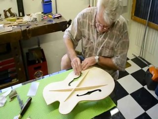 Tải video: Building an Homemade Archtop Jazz Guitar! DIY