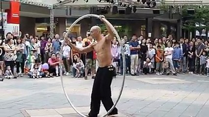 Dunya News - Amazing guy performs astonishing stunts