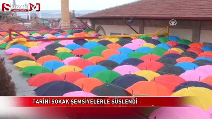 Tarihi sokak şemsiyelerle süslendi