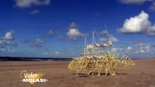 AMAZING KINETIC BEAST SCULPTURES MOVING WITH WIND POWER