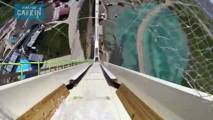 L'incroyable descente du plus haut toboggan du monde
