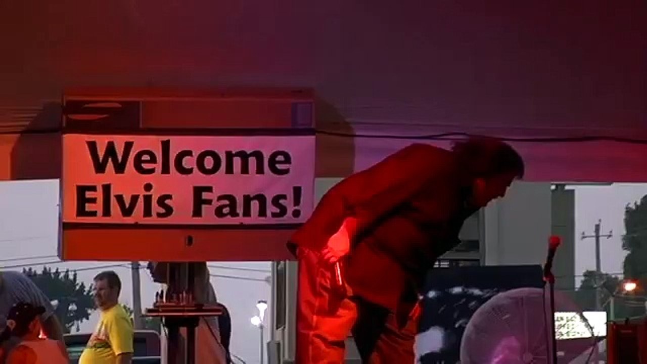 Bryan Clark sings 'PIECES OF MY LIFE' at Elvis Week 2007 (vi