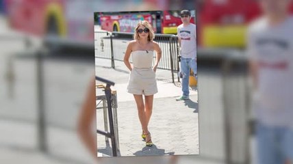 Sarah Hyland Looks Chic In Cream Playsuit For 'Extra' Interview