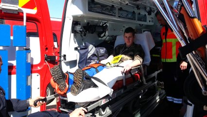 L'arrivée des blessés au Poste Médical Avancé. Exercice de simulation d'accident. Aérodrome de Plan de Dieu. Travaillan