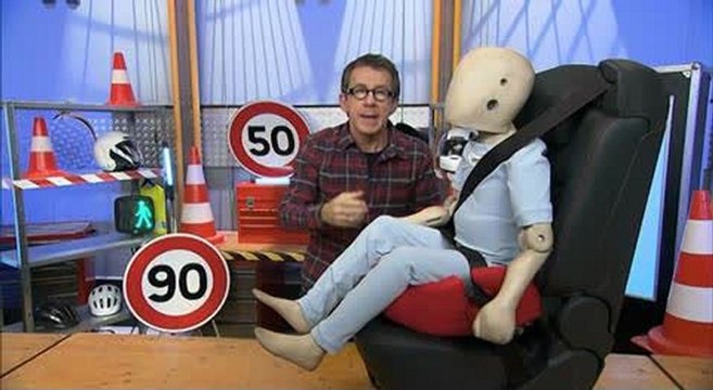 C'est Pas Sorcier : le siège réhausseur, indispensable jusqu'à 10 ans