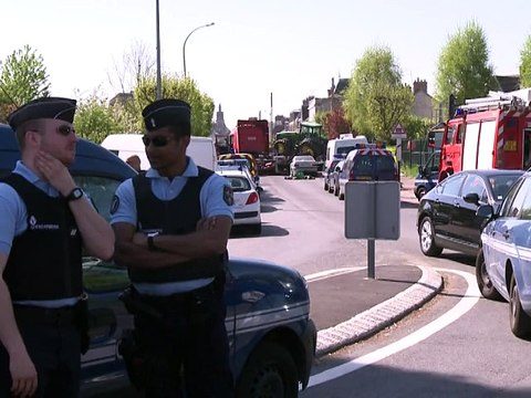 Trois blessés graves dans une collision entre un semi-remorque et un train