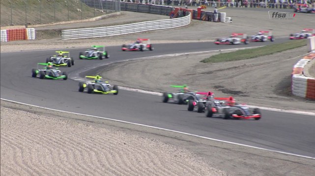GT Tour FFSA 2015 à Lédenon - F4 - Course 2 - Victoire de Sacha Fenestraz