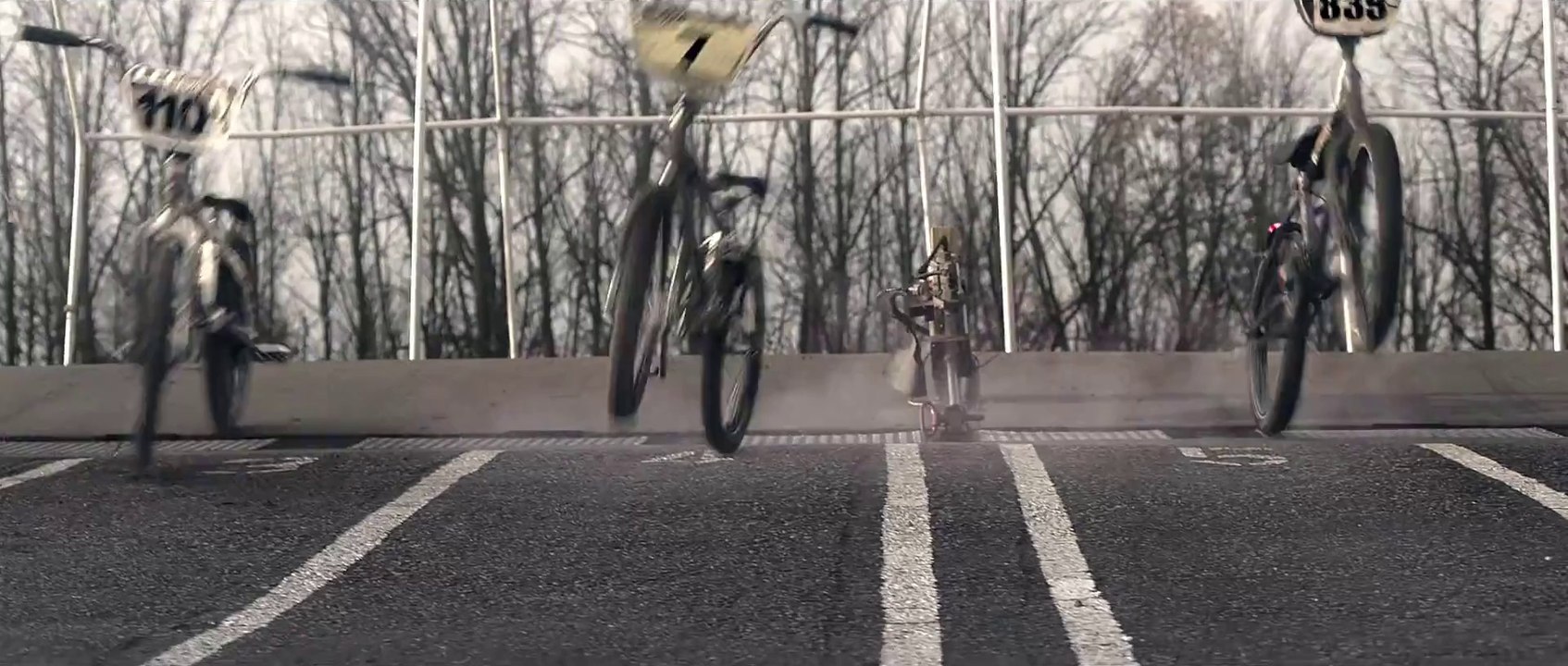 Des vélos sans riders... Pub Cycling Canada énorme!