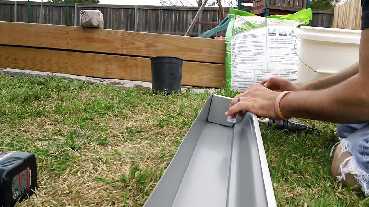 How to Make a Vertical Gutter Garden