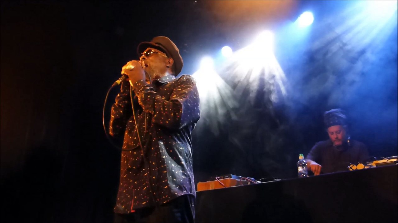 Johnny Osbourne backed by Fatta (Soul Stéréo) a l'Akwaba - Purify your heart (live)