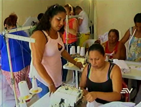 Más de 300 artesanos confeccionan uniformes para planteles educativos