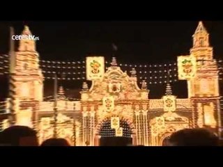 Más de un cuarto de millón de bombillas alumbran el Real de la Feria de Abril en Sevilla