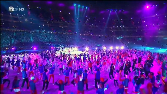 Waka Waka - Shakira [HD] World Cup closing ceremony live performance