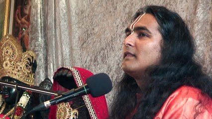 Sri Swami Vishwananda and Devotees sing during Darshan 1st of May, 2010