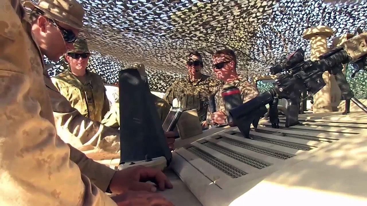 U.S. Marines and Australian Artillery use Raven Drone to Locate Targets!