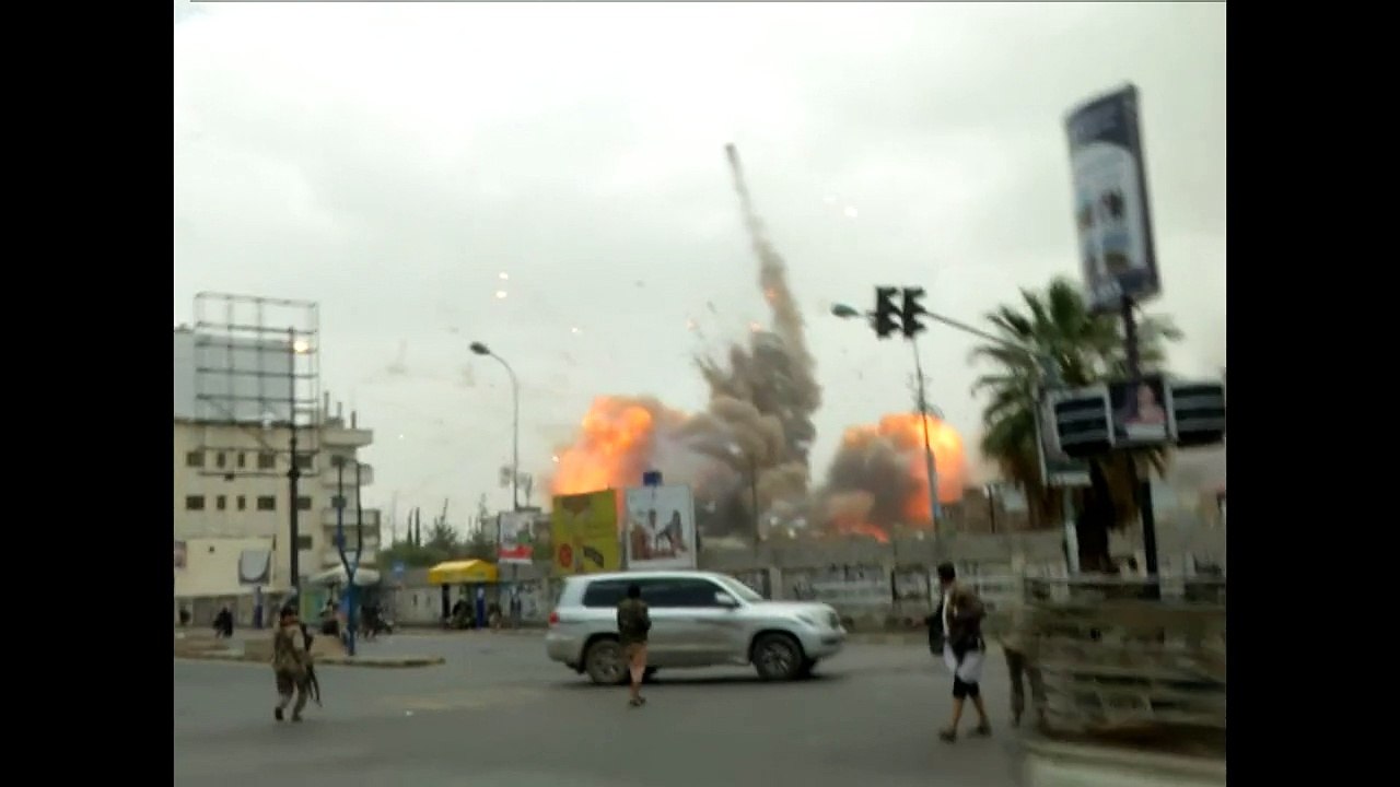 Coalition pounds rebel troops in Yemen capital, at least 36 dead