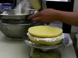 デコレーションケーキのナッぺ(生クリームを周りに塗る）
