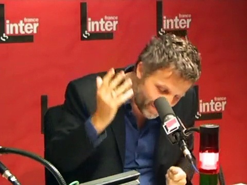 France Inter en burqa l'avant dernier sketch de Stephane Guillon sur france inter.mp4
