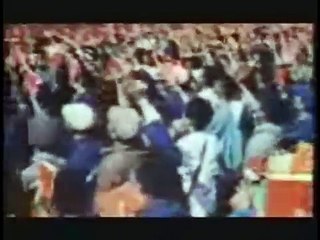 伟大领袖毛主席接见红卫兵　The great leader Chairman Mao receives the red guards