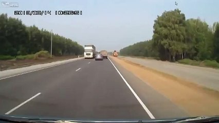 HORROR FATAL CAR CRASH ON BUSY HIGHWAY UNCUT