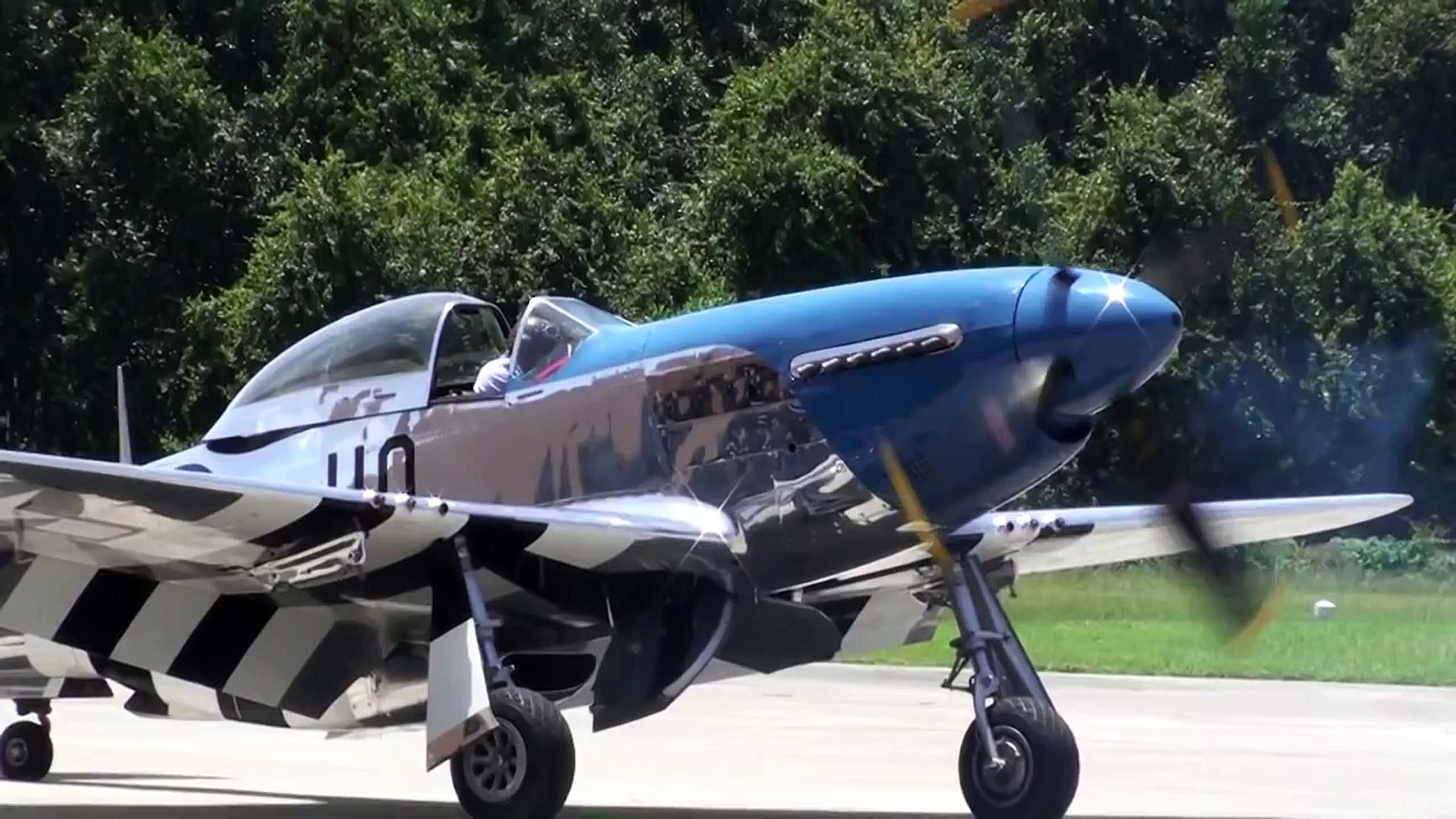 P 51d Mustang Cripes A Mighty 3rd Demo Flown By Kermit Weeks Video Dailymotion