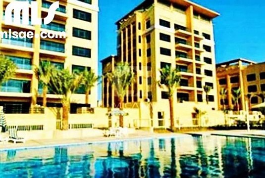 Full Pool View Hugh 2BR study in Greens - mlsae.com