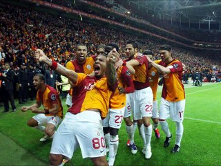 Galatasaray - Yürüyoruz biz bu yolda - [HQ]