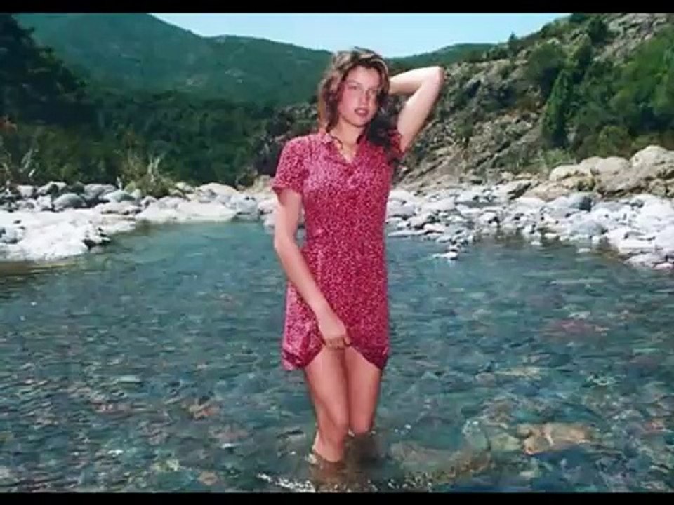 CHARLES AZNAVOUR Le Temps(LAETITIA CASTA)