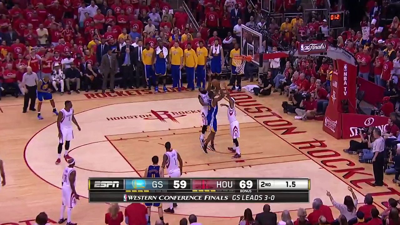 Incroyable shoot depuis son panier de James Harden juste après le buzzer