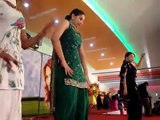 Desi Girls Dancing in Punjabi Wedding (HD) - Video Dailymotion