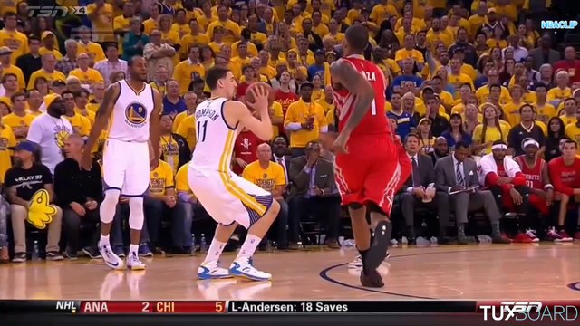 KO de Klay Thompson par Trevor Ariza