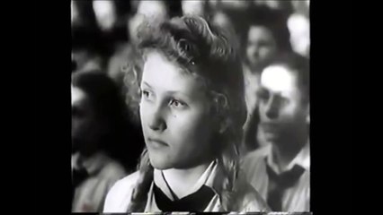 Bund Deutscher Mädel in der Hitler-Jugend (BDM) mit Horst Wessel Lied - Die Fahne Hoch
