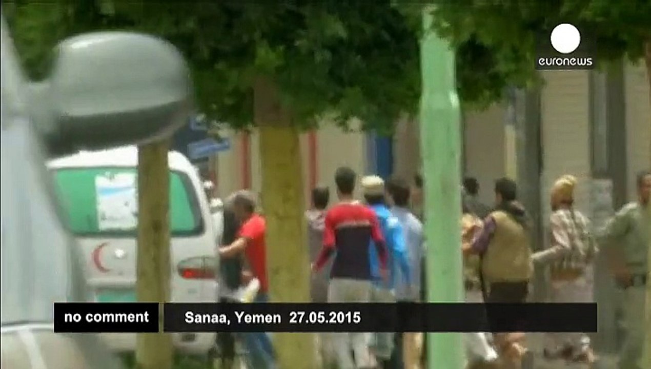 Yemen: deadly air strike hits rebel base