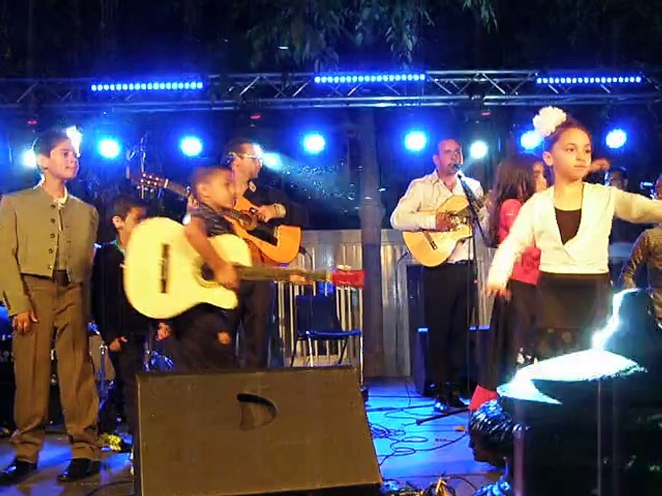 FERIA DE NIMES CONCERT DE LOS NINOS DE LA NOCHE PART 5