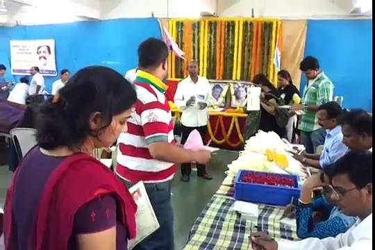 Shraddhawans donating blood during the Blood Donation Camp 2014 organized by SAUF - 1