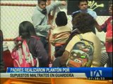 Padres realizan plantón por supuestos maltratos en guardería de Quito