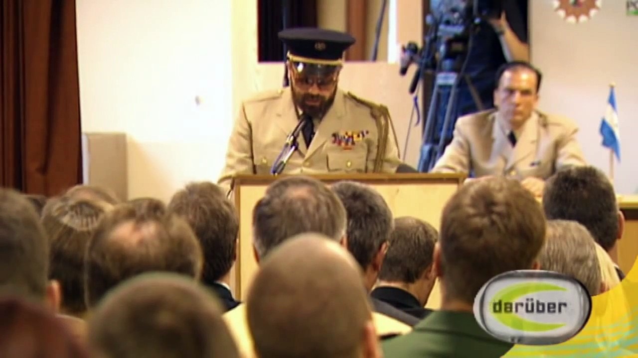 Gastbesuch bei der Polizei in Köln  - Teil 1/2 | Darüber lacht die Welt mit Hape Kerkeling