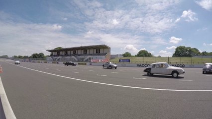 La Citroën DS roule sur trois roues !