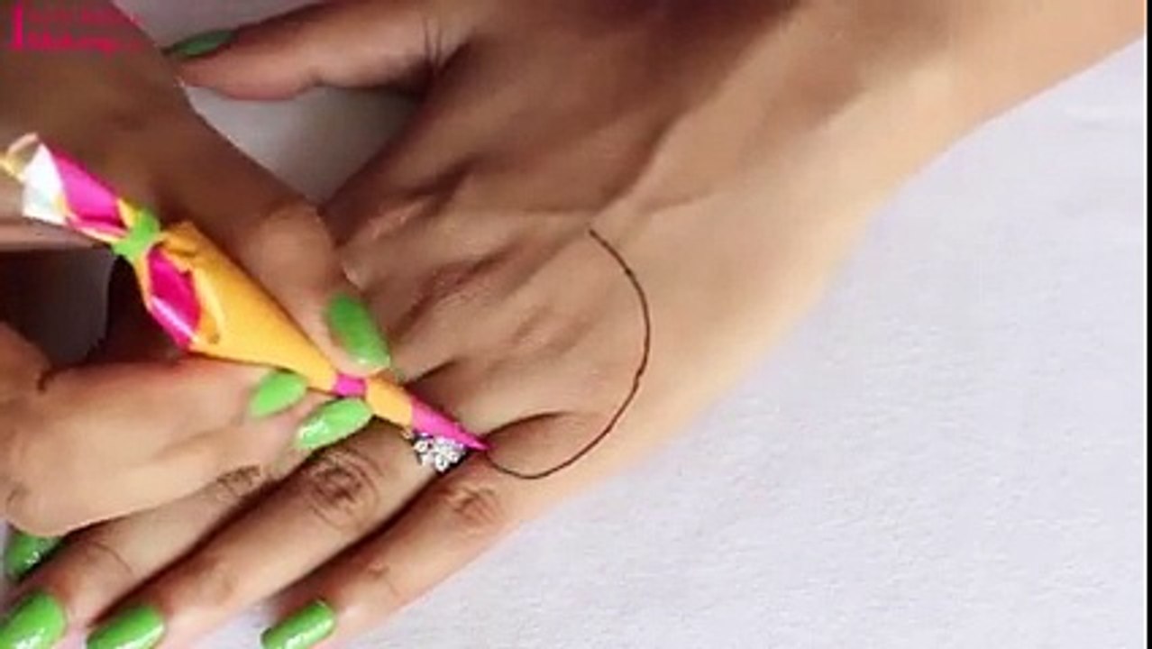 dancing peacock Mehndi Designs beautiful.