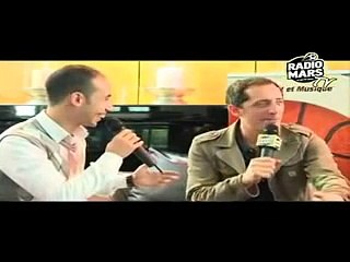 Gad Elmaleh parle en dialecte marocain ( Darija )