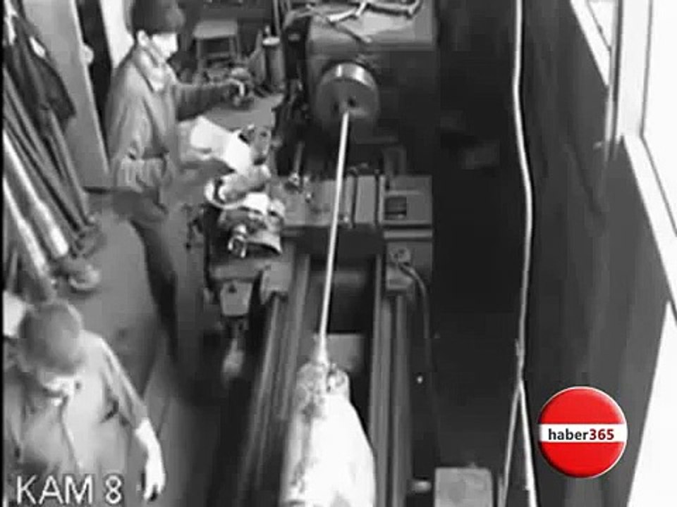 Elini Torna Makinasına Kaptıran Adam